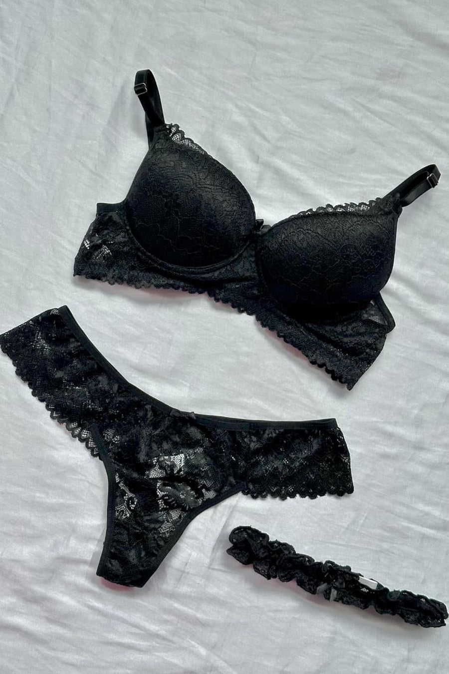Émeraude Longline Lace Set – Amour Rouge Collection.